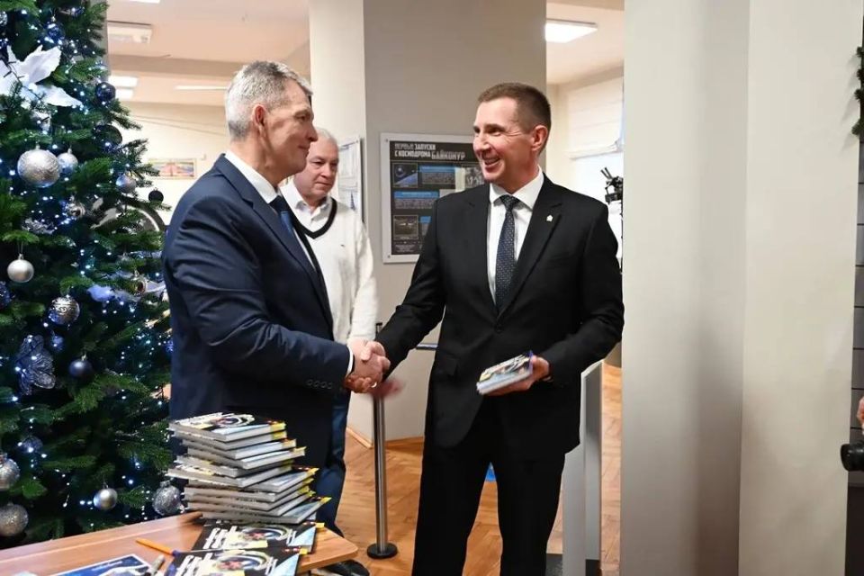 Олег Денисов: Прикоснулся к звездам!. В Пензенском планетарии – презентация книги «Покорители космоса. Александр Самокутяев»