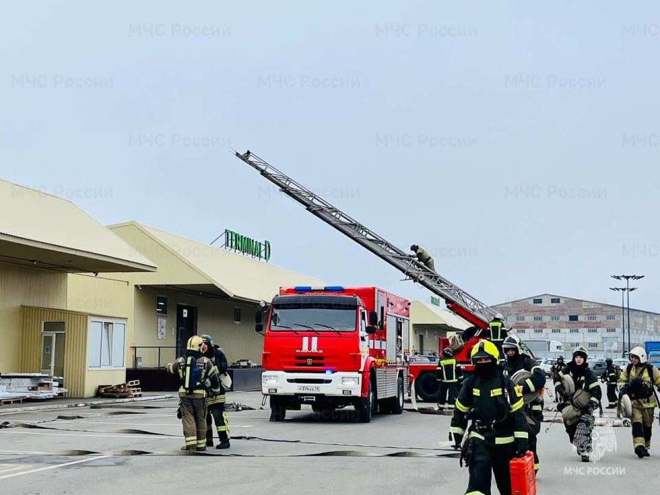 В городе Кузнецке на мебельной фабрике состоялись тренировочные пожарно-тактические учения с участием подразделений Кузнецкого пожарно-спасательного гарнизона