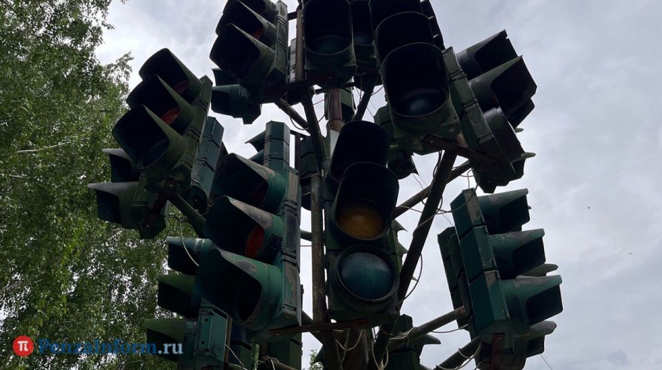 Арт-объект «Светофорное дерево» в сквере на Октябрьской улице в Пенза в ближайшее время не будет работать