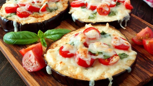 Идеальная летняя закуска: приготовьте сочные овощи в духовке за 15 минут