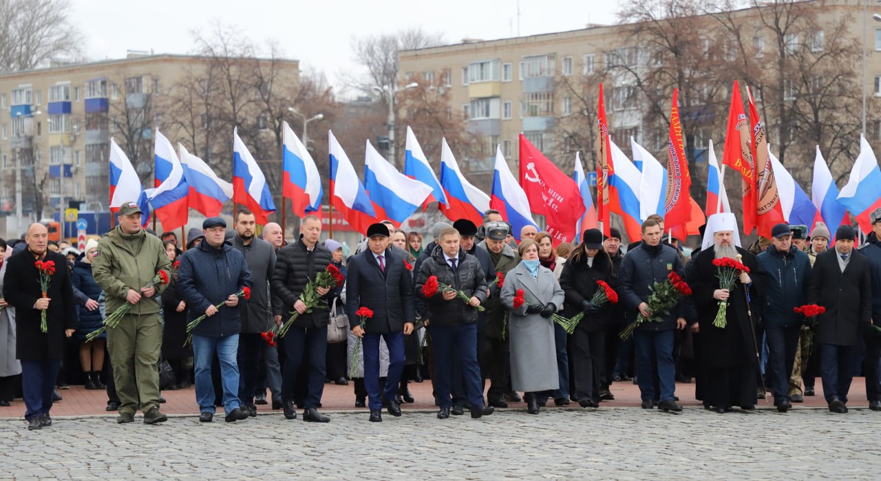 Павел Куликов почтил память героев, защищавших Родину Павел Куликов почтил память героев, защищавших Родину