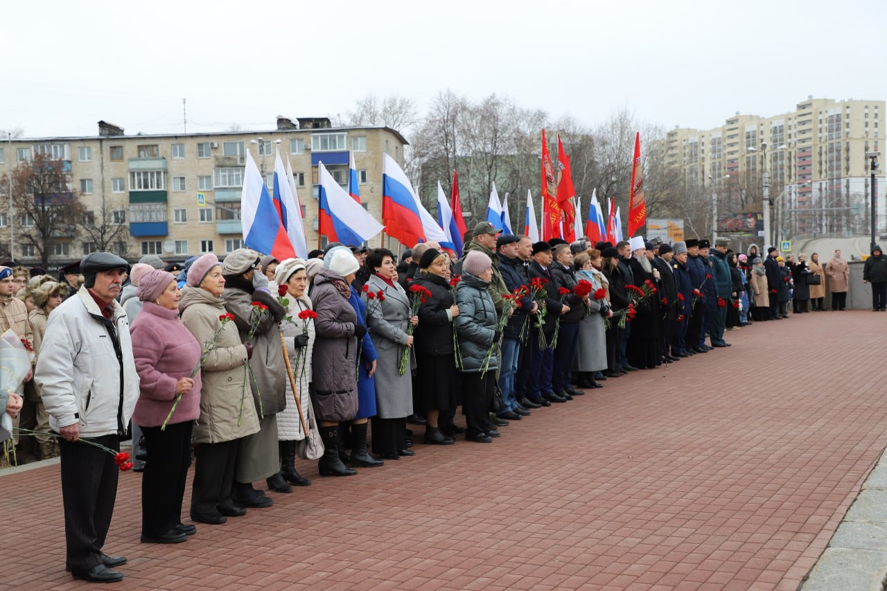 Павел Куликов почтил память героев, защищавших Родину Павел Куликов почтил память героев, защищавших Родину