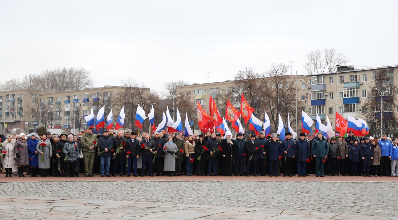 Павел Куликов почтил память героев, защищавших Родину Павел Куликов почтил память героев, защищавших Родину