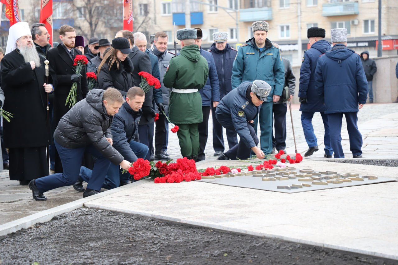 Павел Куликов почтил память героев, защищавших Родину Павел Куликов почтил память героев, защищавших Родину