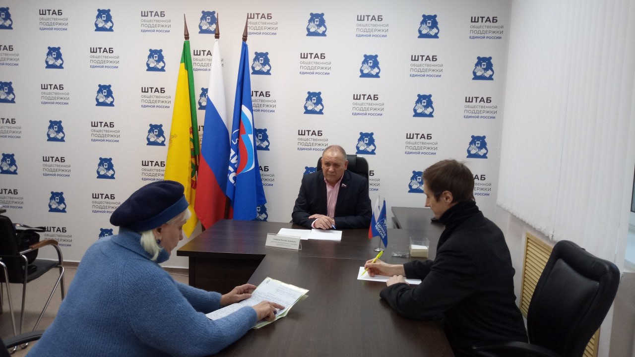 Рустям Агишев провел прием граждан и поддержал акцию «Коробка храбрости» Рустям Агишев провел прием граждан и поддержал акцию «Коробка храбрости»