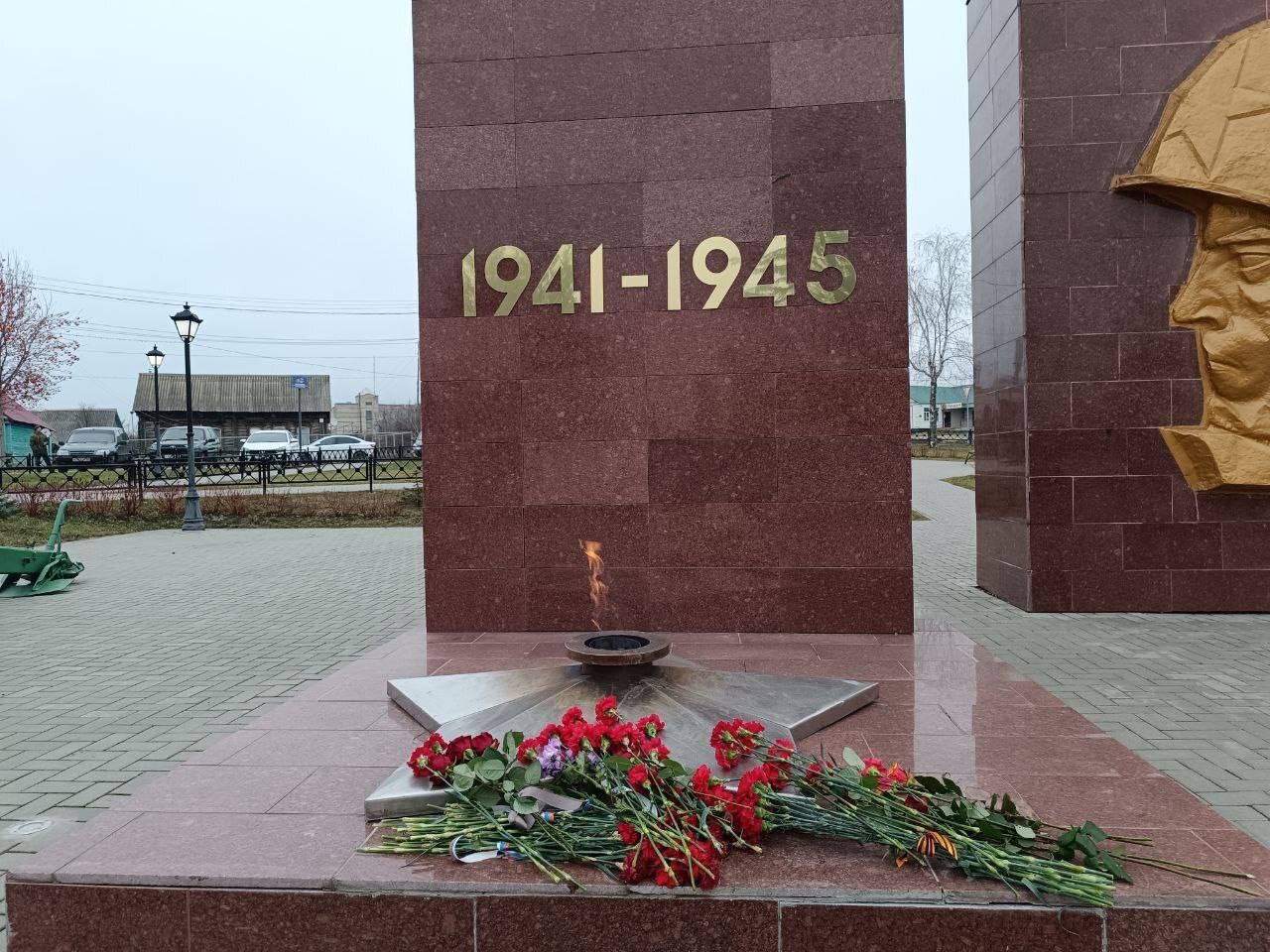 День Неизвестного солдата. Члены ТИК и УИК Шемышейского района приняли участие в важной церемонии возложения цветов к Вечному огню, посвященной Дню Неизвестного солдата День Неизвестного солдата. Члены ТИК и УИК Шемышейского района приняли участие в важной церемонии возложения цветов к Вечному огню, посвященной Дню Неизвестного солдата