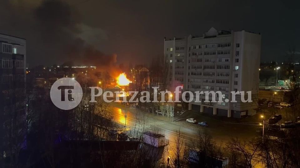 Пожар на Окружной, 53.. Подписывайтесь на «ПензаИнформ» в МАХ! @penzainform