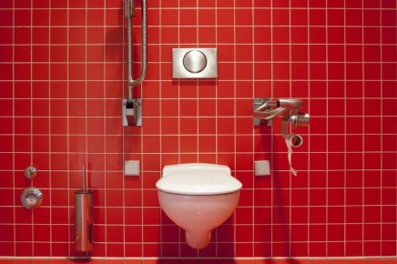 Как устранить засор в унитазе за минуту: поможет простая пластиковая бутылка