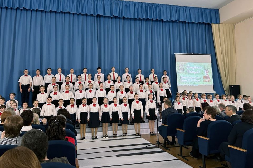 Нелли Шумилина поздравила с юбилеем коллектив детской музыкальной школы №2