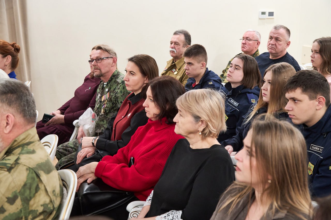 Валерий Лидин поблагодарил волонтеров за стремление помогать людям Валерий Лидин поблагодарил волонтеров за стремление помогать людям