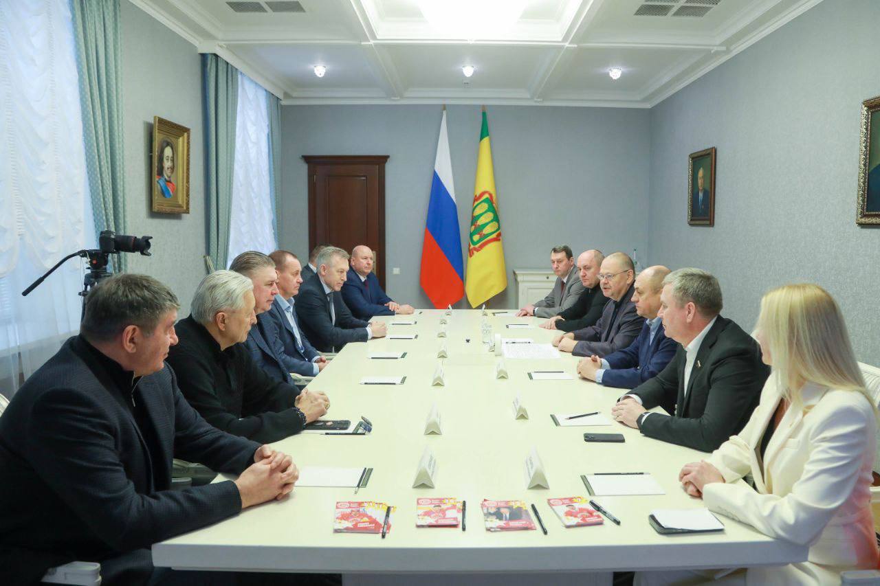 Олег Мельниченко: С огромным удовольствием пообщался с участниками хоккейного матча, который пройдет сегодня в «Дизель-Арене» в поддержку нашего первого открытого детско-юношеского турнира памяти уроженца Пензенской области... Олег Мельниченко: С огромным удовольствием пообщался с участниками хоккейного матча, который пройдет сегодня в «Дизель-Арене» в поддержку нашего первого открытого детско-юношеского турнира памяти уроженца Пензенской области...