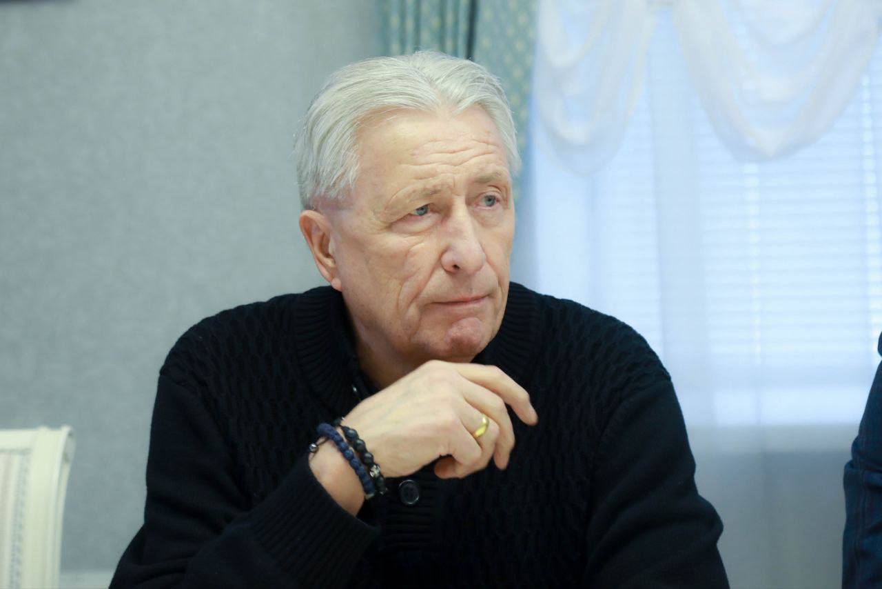 Олег Мельниченко: С огромным удовольствием пообщался с участниками хоккейного матча, который пройдет сегодня в «Дизель-Арене» в поддержку нашего первого открытого детско-юношеского турнира памяти уроженца Пензенской области... Олег Мельниченко: С огромным удовольствием пообщался с участниками хоккейного матча, который пройдет сегодня в «Дизель-Арене» в поддержку нашего первого открытого детско-юношеского турнира памяти уроженца Пензенской области...