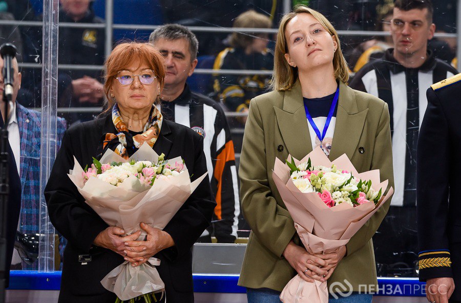 В Пензе состоялся гала-матч между командами «Легенды хоккея» и «Динамо-Альфа» в поддержку первого открытого детско-юношеского турнира памяти уроженца нашего региона, Героя России Валерия Канакина В Пензе состоялся гала-матч между командами «Легенды хоккея» и «Динамо-Альфа» в поддержку первого открытого детско-юношеского турнира памяти уроженца нашего региона, Героя России Валерия Канакина