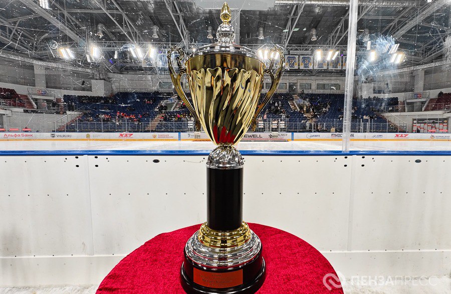 В Пензе состоялся гала-матч между командами «Легенды хоккея» и «Динамо-Альфа» в поддержку первого открытого детско-юношеского турнира памяти уроженца нашего региона, Героя России Валерия Канакина В Пензе состоялся гала-матч между командами «Легенды хоккея» и «Динамо-Альфа» в поддержку первого открытого детско-юношеского турнира памяти уроженца нашего региона, Героя России Валерия Канакина