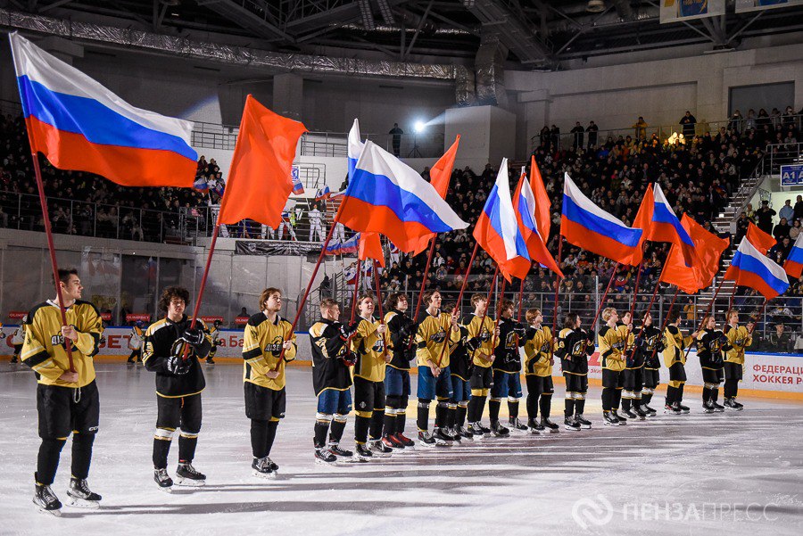 В Пензе состоялся гала-матч между командами «Легенды хоккея» и «Динамо-Альфа» в поддержку первого открытого детско-юношеского турнира памяти уроженца нашего региона, Героя России Валерия Канакина В Пензе состоялся гала-матч между командами «Легенды хоккея» и «Динамо-Альфа» в поддержку первого открытого детско-юношеского турнира памяти уроженца нашего региона, Героя России Валерия Канакина