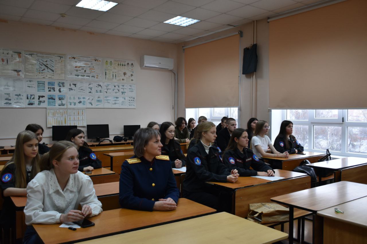 Сотрудники следственного управления провели Урок мужества со студентами Юридического института ПГУ и членами кружка «Юный следователь» Сотрудники следственного управления провели Урок мужества со студентами Юридического института ПГУ и членами кружка «Юный следователь»