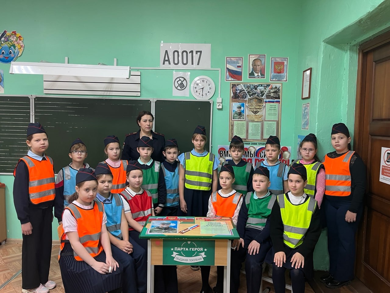 Сотрудники Госавтоинспекции Лунинского района и юные инспектора движения провели мероприятие, посвящённое Дню Героев Отечества Сотрудники Госавтоинспекции Лунинского района и юные инспектора движения провели мероприятие, посвящённое Дню Героев Отечества