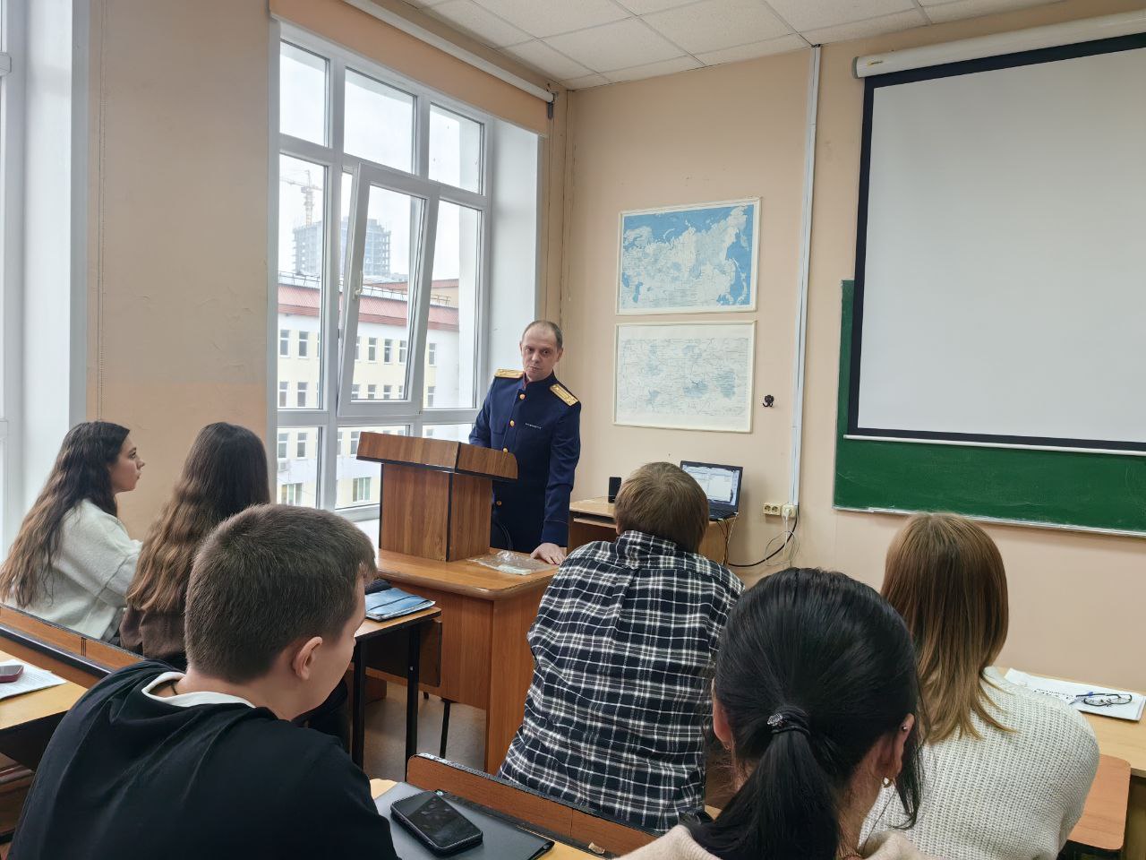 Сотрудники следственного управления провели Урок мужества со студентами Юридического института ПГУ и членами кружка «Юный следователь»