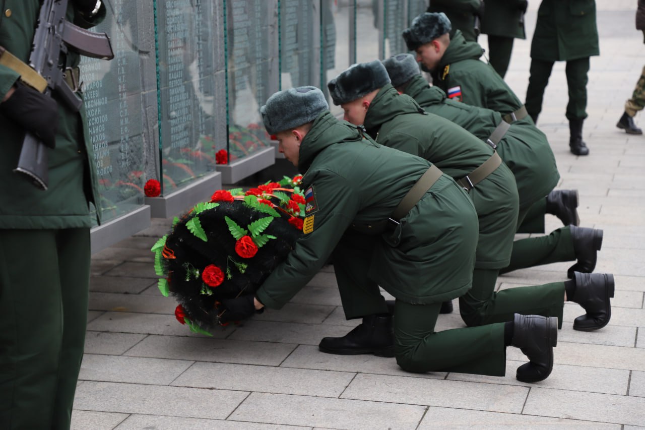 В Пензе почтили память Героев Отечества В Пензе почтили память Героев Отечества