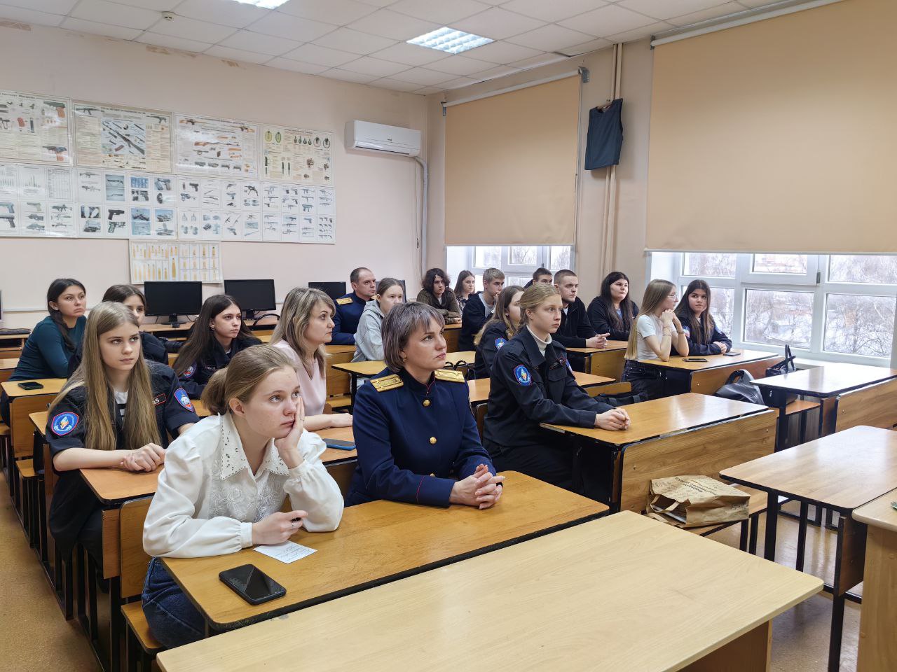 Сотрудники следственного управления провели Урок мужества со студентами Юридического института ПГУ и членами кружка «Юный следователь» Сотрудники следственного управления провели Урок мужества со студентами Юридического института ПГУ и членами кружка «Юный следователь»