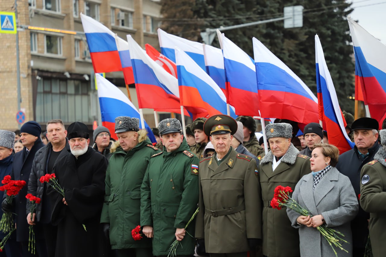 В Пензе почтили память Героев Отечества В Пензе почтили память Героев Отечества