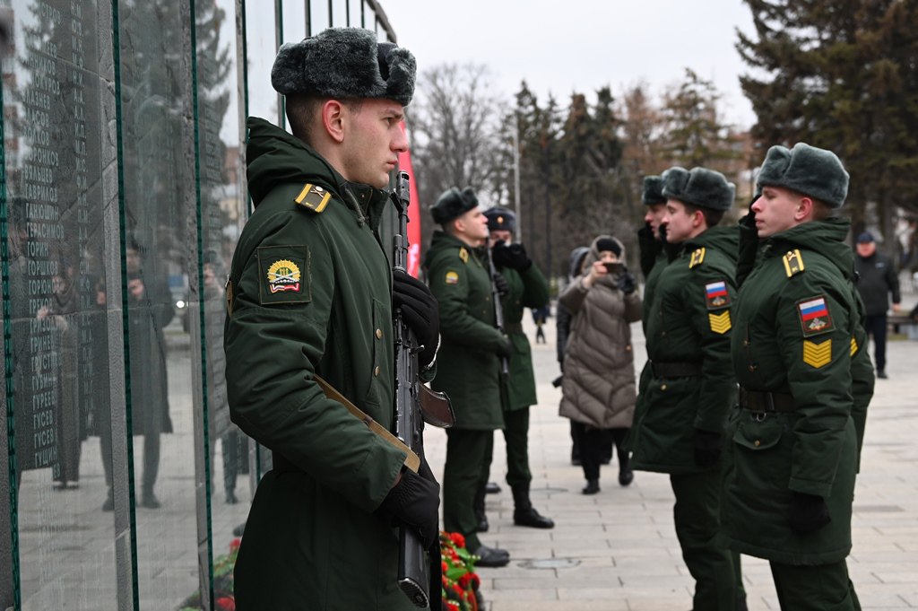 Олег Денисов: В День Героев Отечества славим самоотверженность, смелость и патриотизм защитников Родины Олег Денисов: В День Героев Отечества славим самоотверженность, смелость и патриотизм защитников Родины