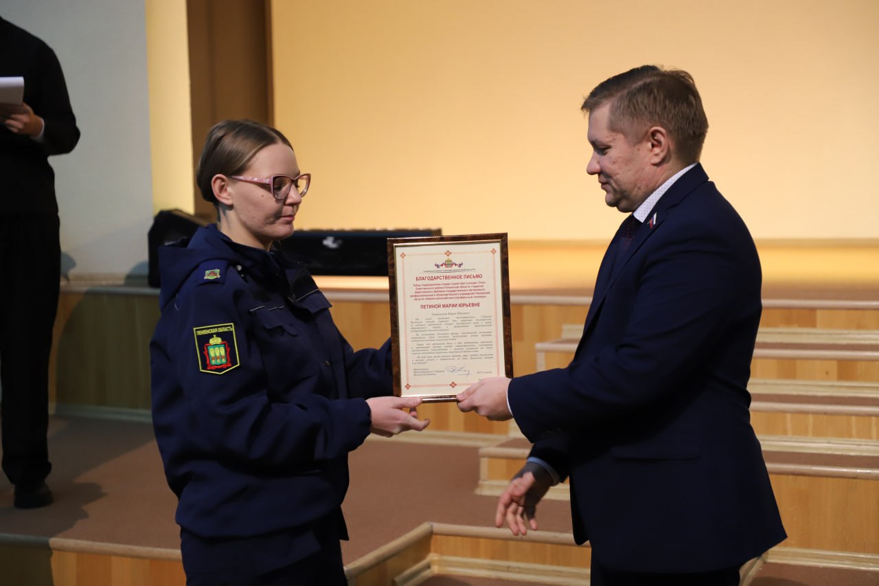 Павел Куликов вручил награды лучшим бойцам отряда «Тигр» Павел Куликов вручил награды лучшим бойцам отряда «Тигр»