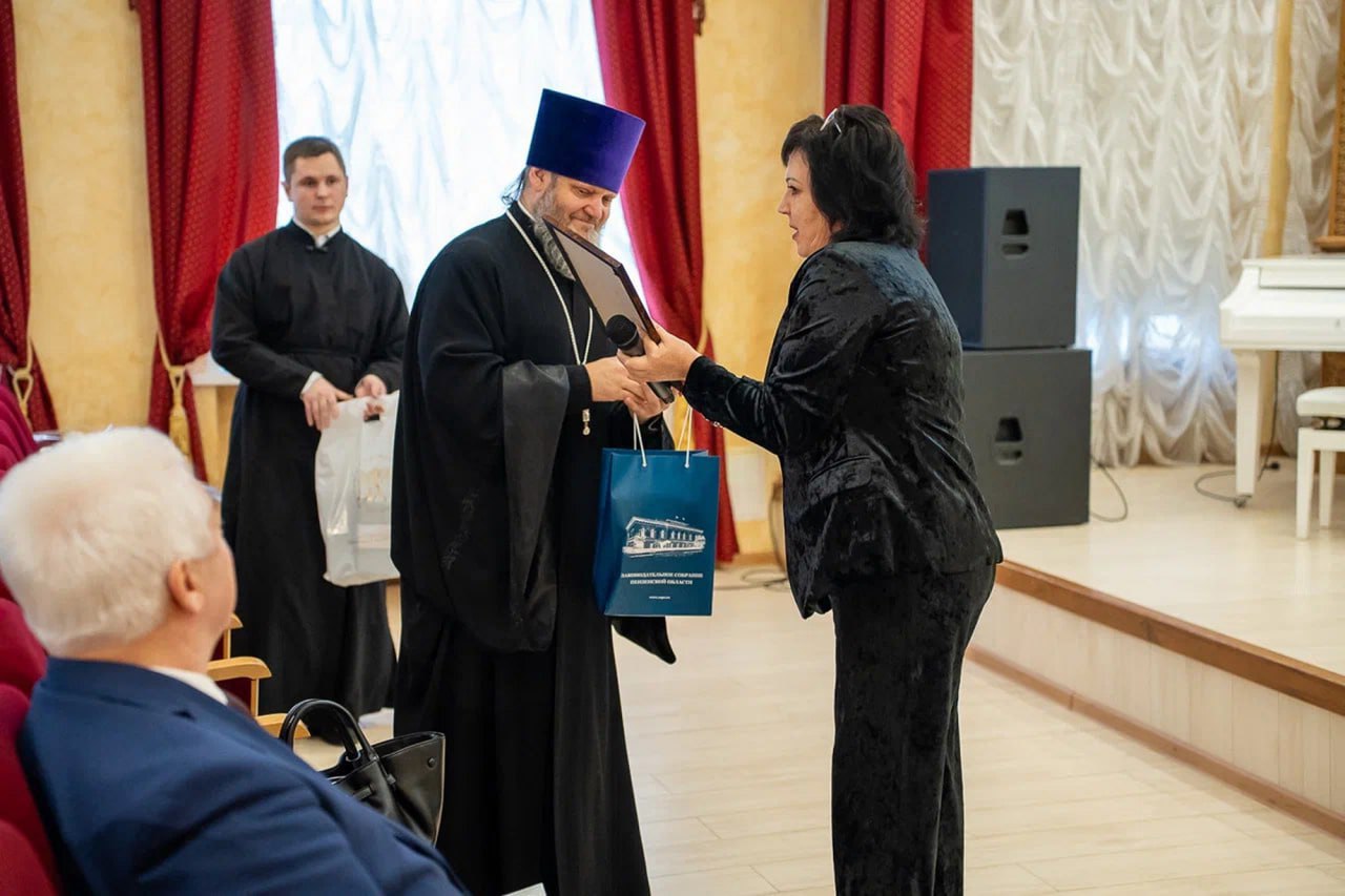 Парламентарии поздравили Пензенскую семинарию с юбилеем со дня основания Парламентарии поздравили Пензенскую семинарию с юбилеем со дня основания