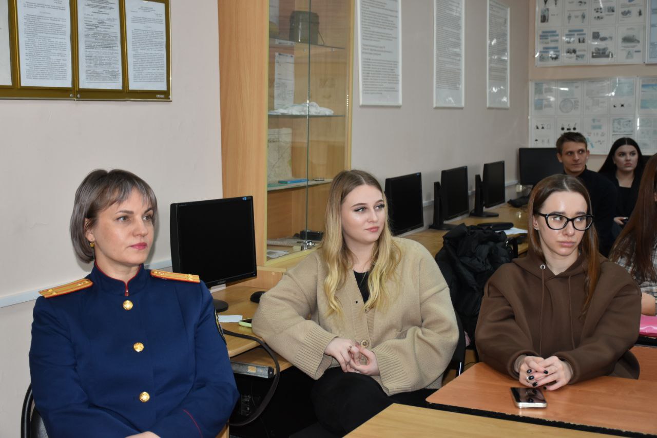 Сотрудники следственного управления провели Урок мужества со студентами Юридического института ПГУ и членами кружка «Юный следователь» Сотрудники следственного управления провели Урок мужества со студентами Юридического института ПГУ и членами кружка «Юный следователь»