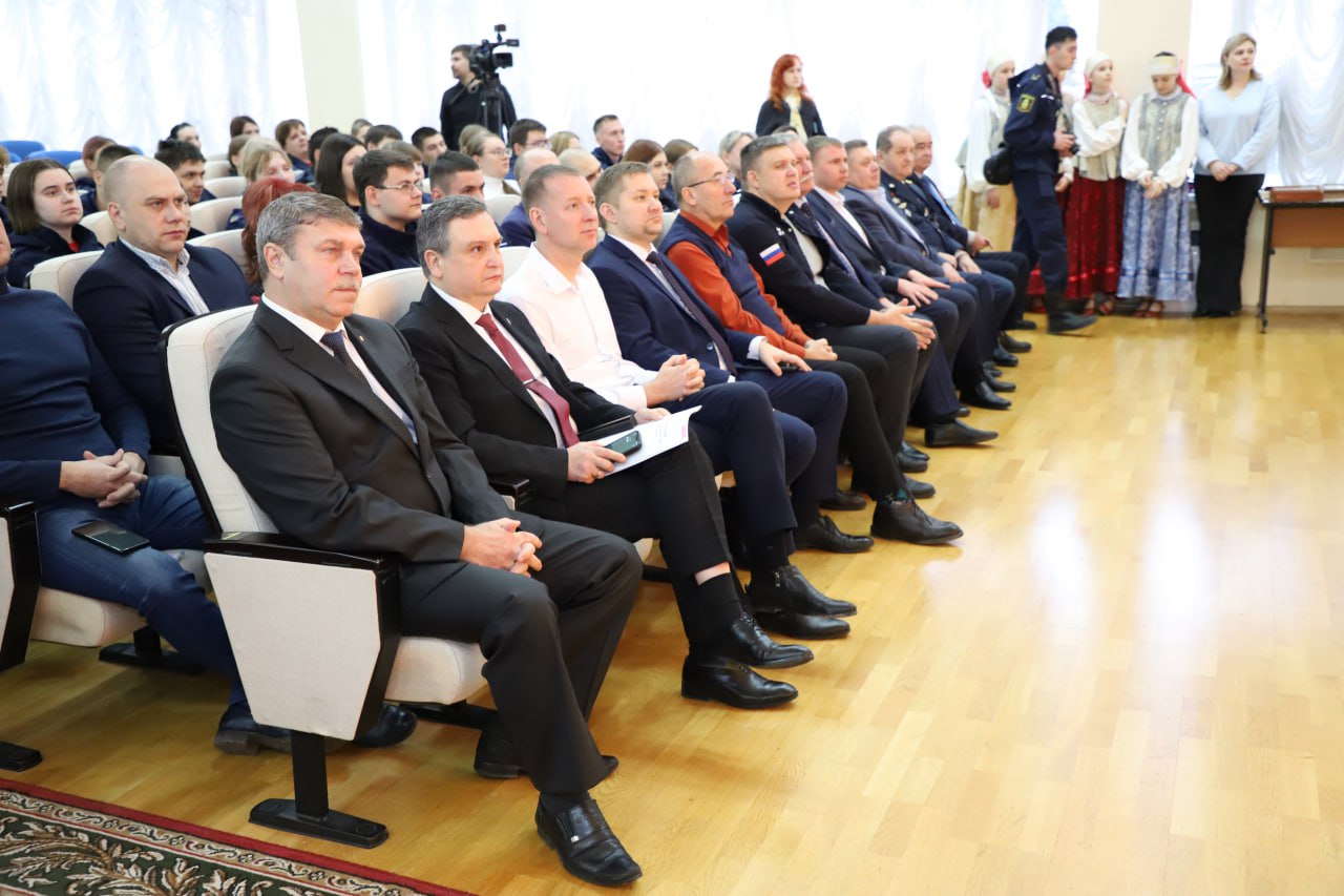 Павел Куликов вручил награды лучшим бойцам отряда «Тигр» Павел Куликов вручил награды лучшим бойцам отряда «Тигр»