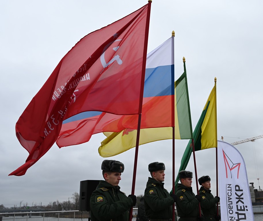 Олег Денисов: В День Героев Отечества славим самоотверженность, смелость и патриотизм защитников Родины Олег Денисов: В День Героев Отечества славим самоотверженность, смелость и патриотизм защитников Родины