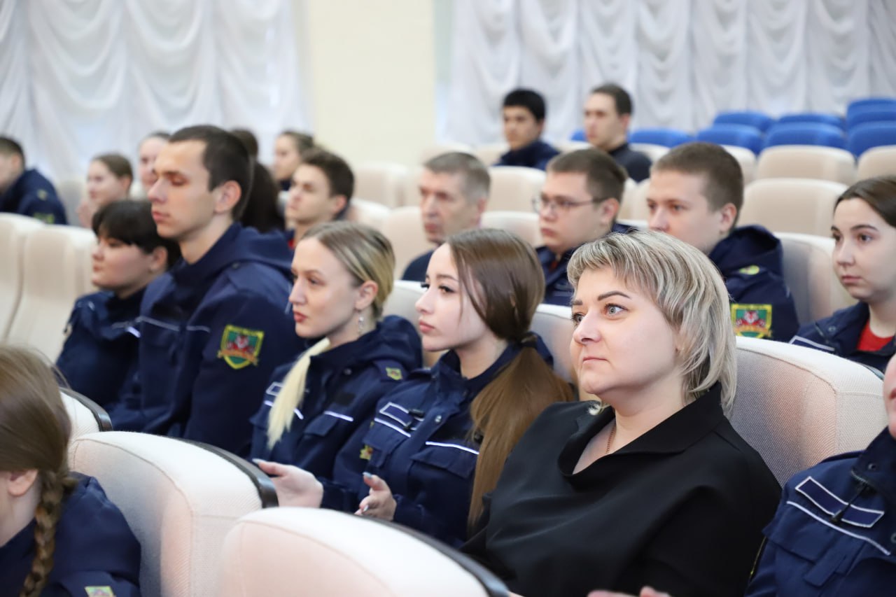 Павел Куликов вручил награды лучшим бойцам отряда «Тигр» Павел Куликов вручил награды лучшим бойцам отряда «Тигр»