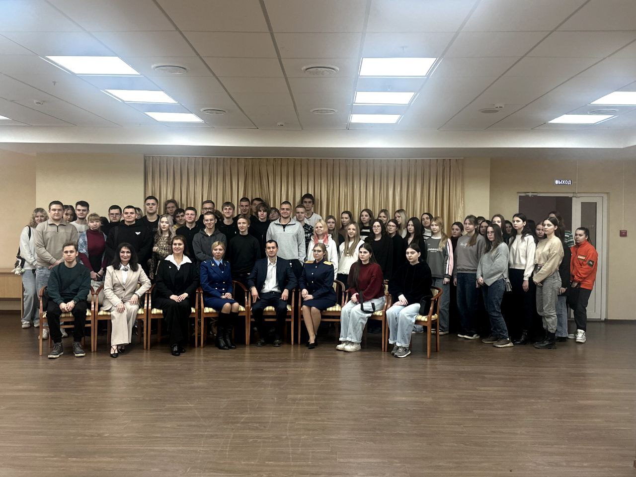 В Международный день борьбы с коррупцией следователь принял участие в круглом столе со студентами образовательных учреждений В Международный день борьбы с коррупцией следователь принял участие в круглом столе со студентами образовательных учреждений