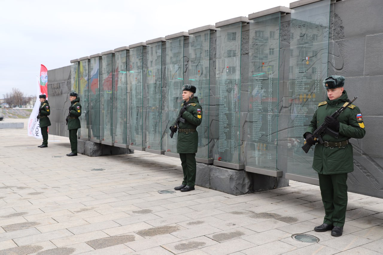 В Пензе почтили память Героев Отечества В Пензе почтили память Героев Отечества