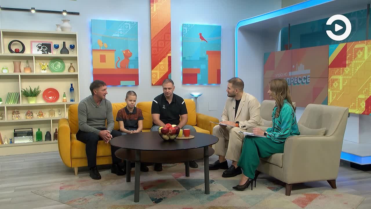 А у нас в студии еще гости – Виктор, Максим и Артем Юдины