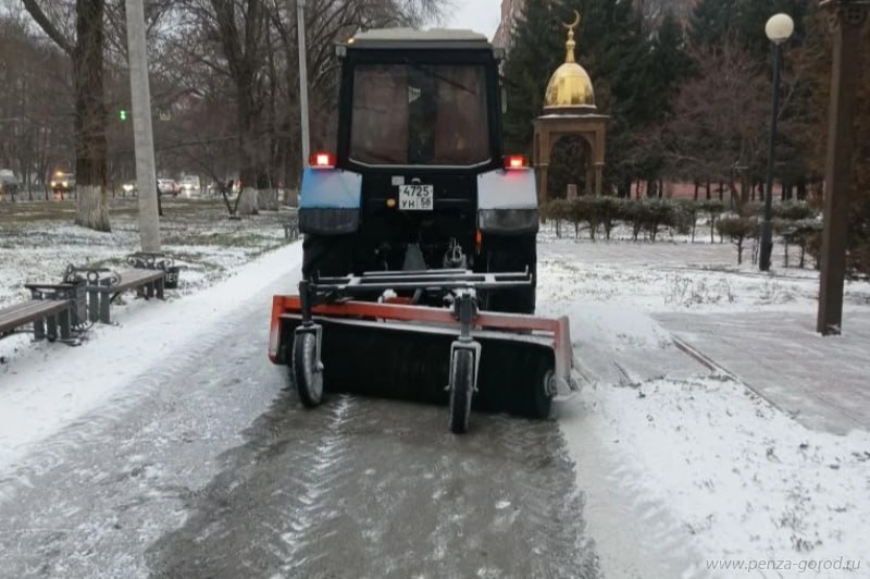 В связи с ухудшением погодной ситуации в ночь на 10 декабря МБУ «Пензавтодор» мобилизована работа спецтехники – на городские улицы, в скверы были направлены 54 единицы В связи с ухудшением погодной ситуации в ночь на 10 декабря МБУ «Пензавтодор» мобилизована работа спецтехники – на городские улицы, в скверы были направлены 54 единицы