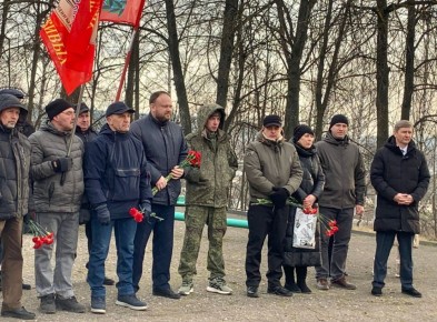 Александр Васильев почтил память героевкузнечан