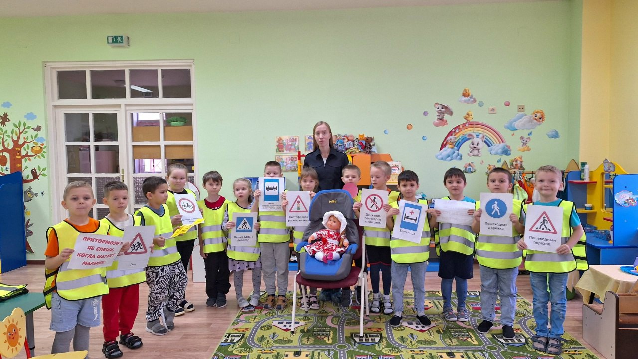 Автоинспекторы Каменского района показали маленьким пассажирам, как правильно пристегиваться в автокреслах Автоинспекторы Каменского района показали маленьким пассажирам, как правильно пристегиваться в автокреслах