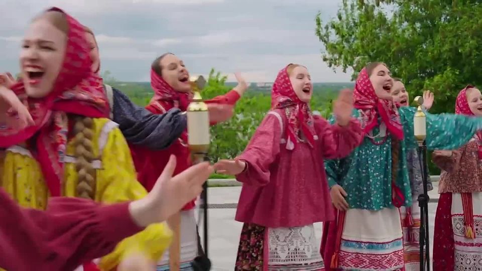 Олег Мельниченко: Музыкальная композиция «Матушка земля» проекта #МУЗЫКАВМЕСТЕ стала финальным аккордом серии клипов «Песни Великой Страны. С любовью из Приволжья»