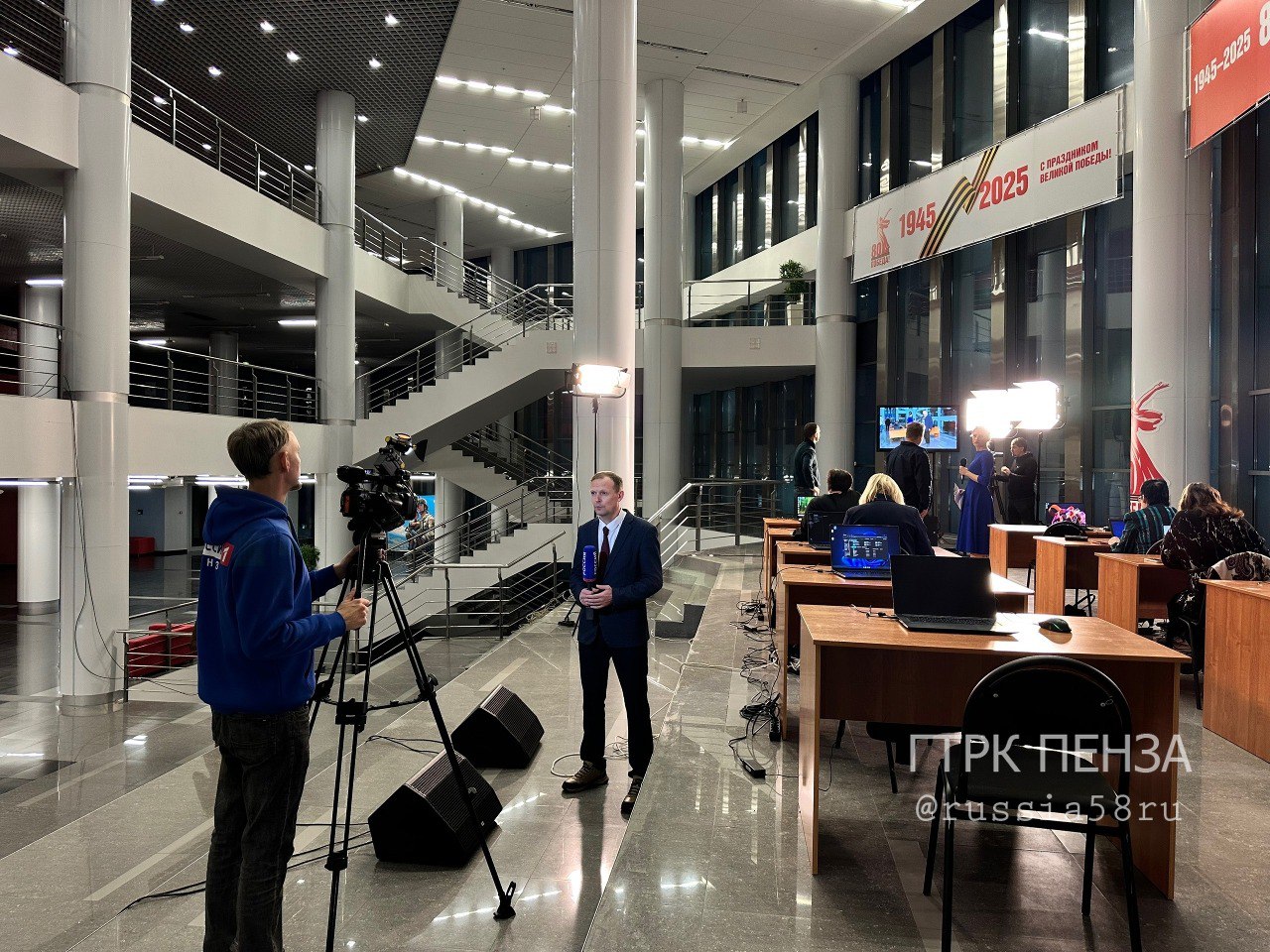 Последние приготовления!. К Прямой линии губернатора готовится пресс-центр, откуда для вас оперативно буду работать наши коллеги Последние приготовления!. К Прямой линии губернатора готовится пресс-центр, откуда для вас оперативно буду работать наши коллеги