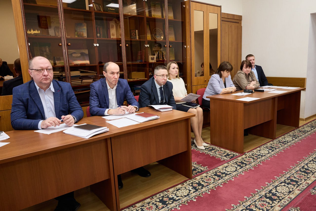 Вадим Супиков рассмотрел обращения граждан в парламенте Пензенской области Вадим Супиков рассмотрел обращения граждан в парламенте Пензенской области