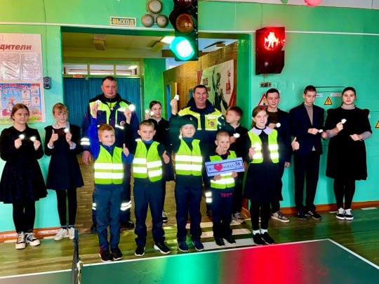 В Спасском районе дорожные полицейские провели "яркий" урок безопасности