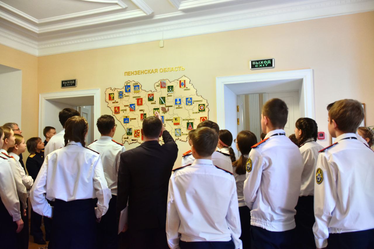 Ко Дню Конституции Российской Федерации сотрудниками следственного управления организована экскурсия для кадет по историческому зданию Законодательного Собрания Пензенской области Ко Дню Конституции Российской Федерации сотрудниками следственного управления организована экскурсия для кадет по историческому зданию Законодательного Собрания Пензенской области