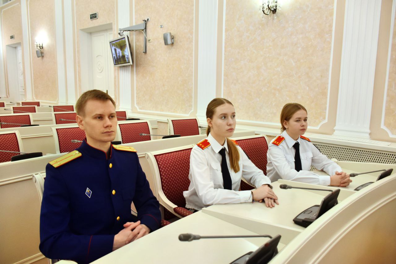 Ко Дню Конституции Российской Федерации сотрудниками следственного управления организована экскурсия для кадет по историческому зданию Законодательного Собрания Пензенской области Ко Дню Конституции Российской Федерации сотрудниками следственного управления организована экскурсия для кадет по историческому зданию Законодательного Собрания Пензенской области