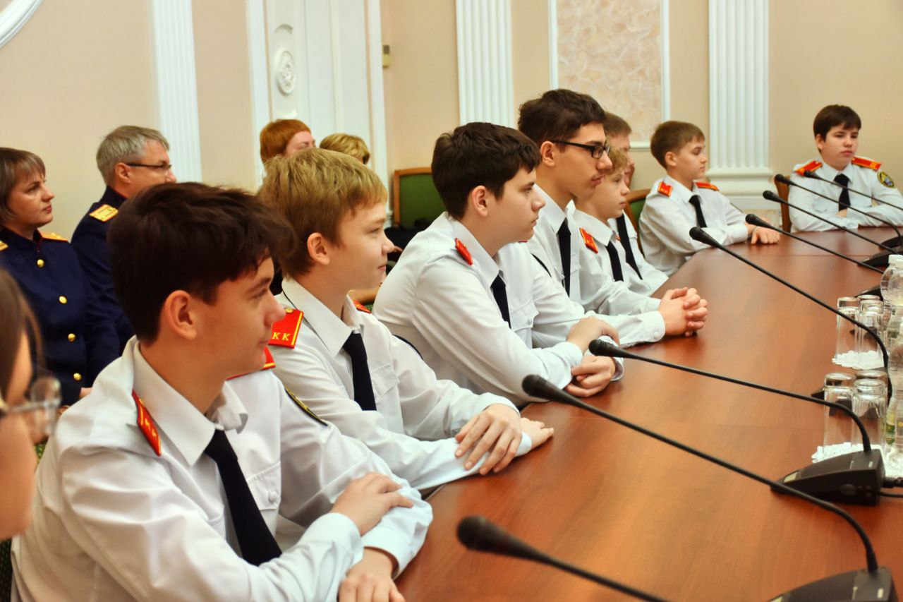 Ко Дню Конституции Российской Федерации сотрудниками следственного управления организована экскурсия для кадет по историческому зданию Законодательного Собрания Пензенской области Ко Дню Конституции Российской Федерации сотрудниками следственного управления организована экскурсия для кадет по историческому зданию Законодательного Собрания Пензенской области