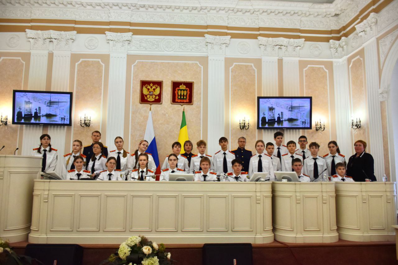 Ко Дню Конституции Российской Федерации сотрудниками следственного управления организована экскурсия для кадет по историческому зданию Законодательного Собрания Пензенской области Ко Дню Конституции Российской Федерации сотрудниками следственного управления организована экскурсия для кадет по историческому зданию Законодательного Собрания Пензенской области