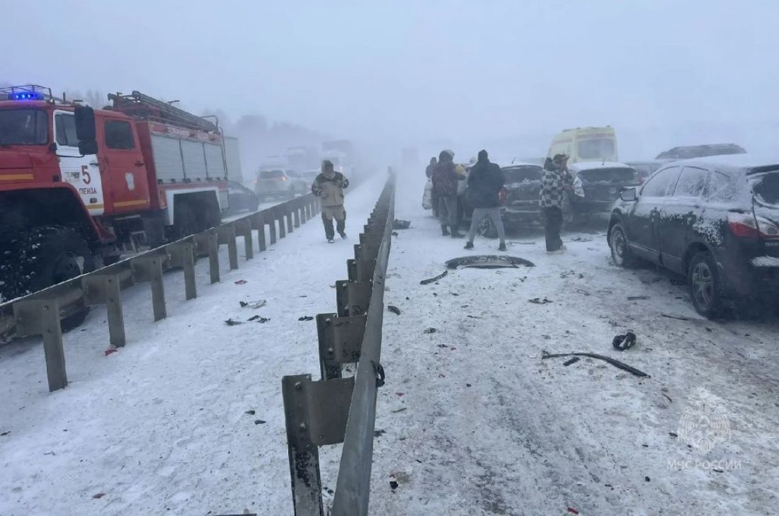 На трассе между Пензой и Тамбовом из-за метели столкнулись более 20 автомобилей На трассе между Пензой и Тамбовом из-за метели столкнулись более 20 автомобилей