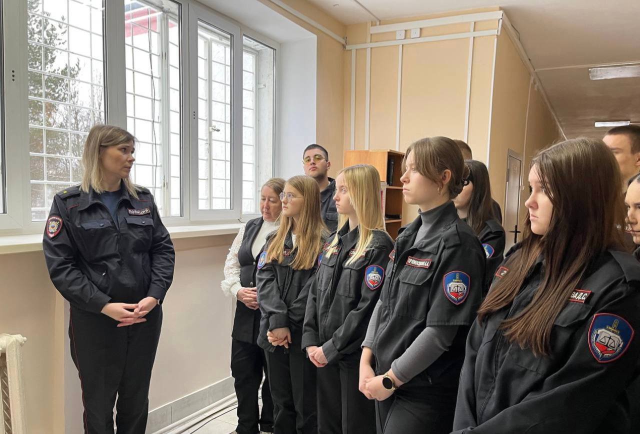В Центре временного содержания для несовершеннолетних правонарушителей пензенские полицейские провели правовой урок со студентами и школьниками