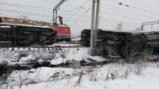Опубликованы кадры с места столкновения ЖД-составов