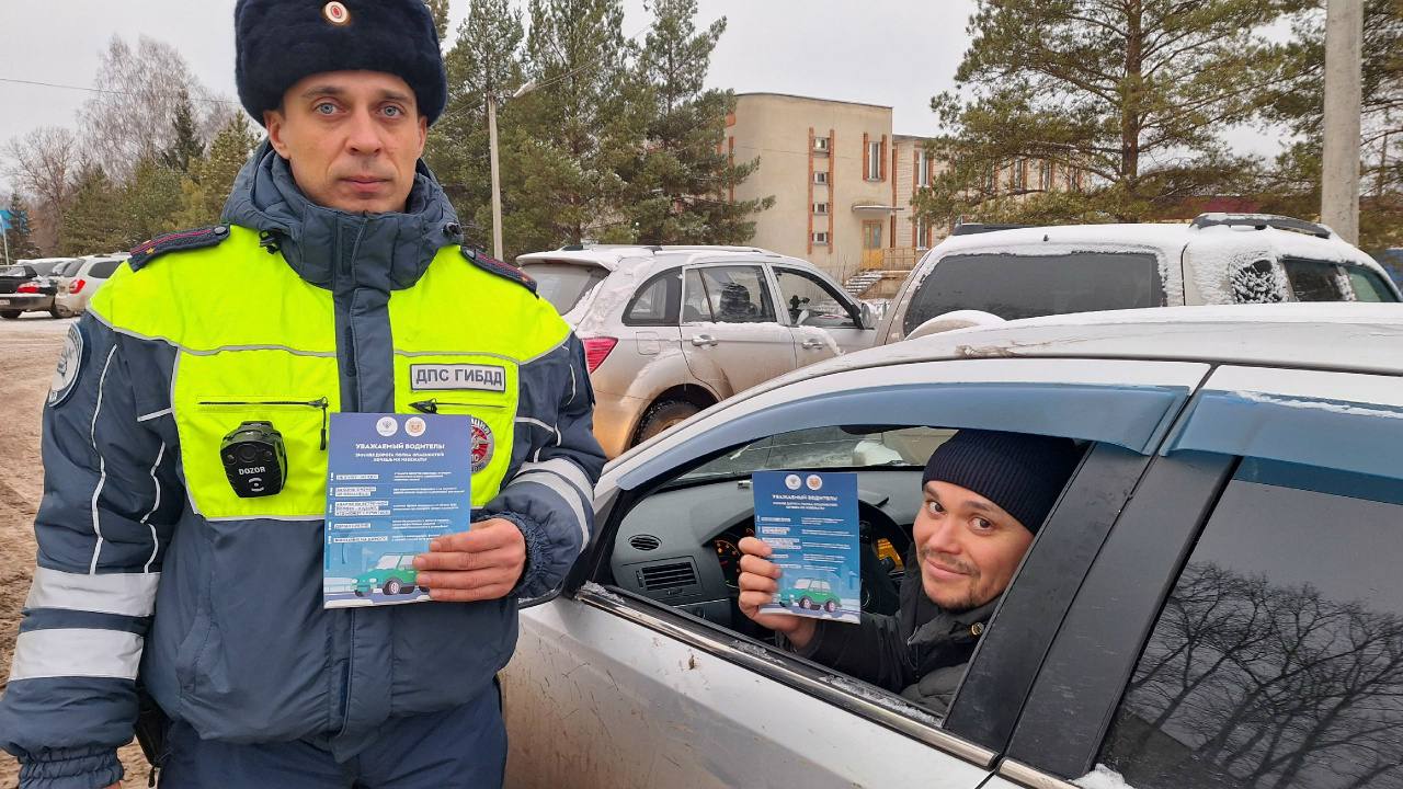 Сотрудники Госавтоинспекции Каменского района напомнили водителям о важности соблюдения Правил дорожного движения в зимний период